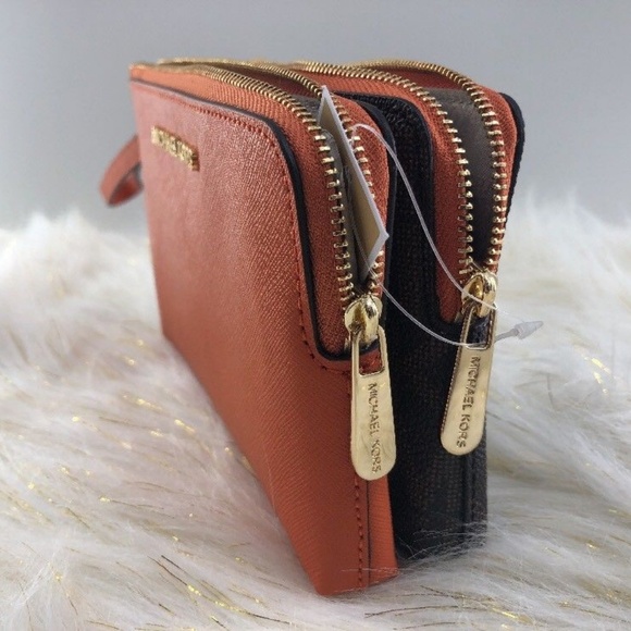 Jet Set Large Leather Smartphone Wristlet Wallet in LUGGAGE  Michael Kors - Jet Set Travel LG DBL Zip Wristlet.